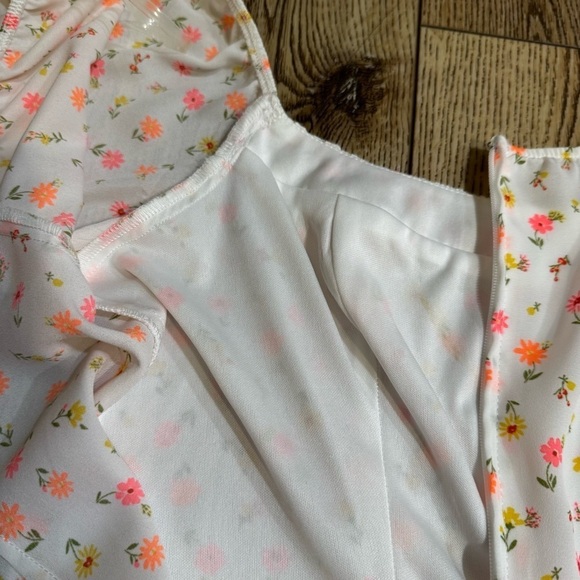 Trixxi Clothing Company white short romper pink orange flowers cap sleeves, M. - Picture 11 of 16